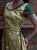 Kleid halblang Senfgelb Stickerei Taft Grün antike Borten