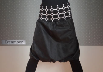 Ballonrock Schwarz Weiß Ornamente und Punkte