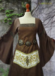 Mittelalterkleid "Merja" Barockstoff Braun besticktes Leinen