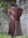 Larp Wappenrock im Streifenlook aus floralem Brokatstoff...